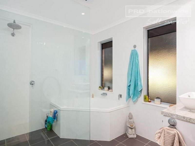 34 Forrest Street, Lake Albert NSW 2650