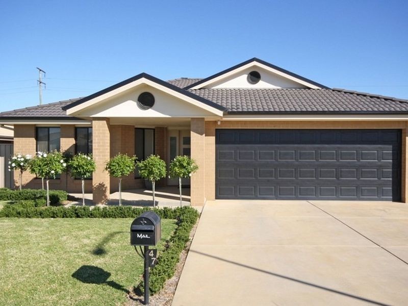 47 Barrima Drive, Glenfield Park NSW 2650