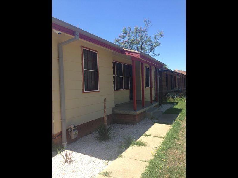 13 Meads Place, Mount Austin NSW 2650
