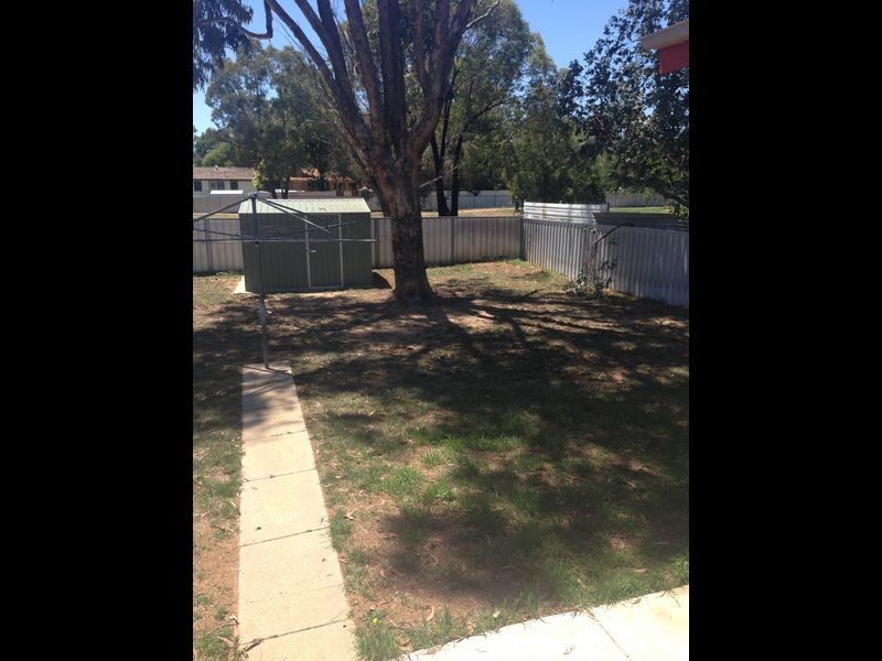 13 Meads Place, Mount Austin NSW 2650