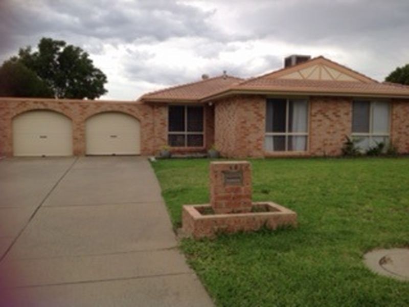 68 Dalman Parkway, Glenfield Park NSW 2650
