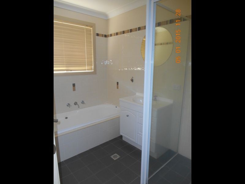 2/9 Inglis Street, Lake Albert NSW 2650