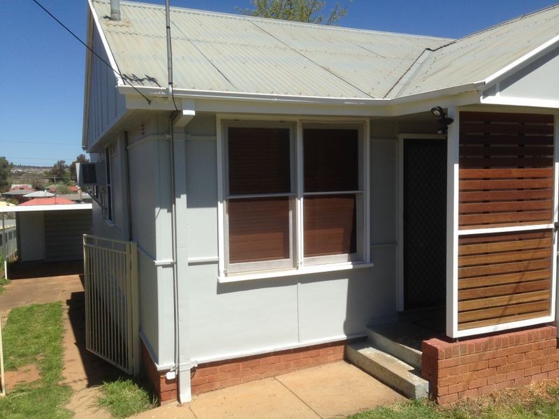 44 Gilmore Avenue, Mount Austin NSW 2650