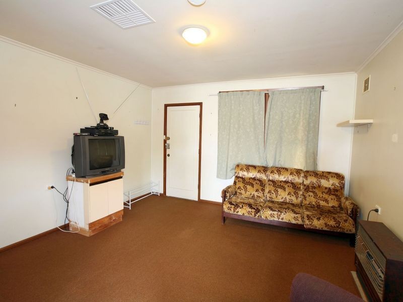 44 Gilmore Avenue, Mount Austin NSW 2650