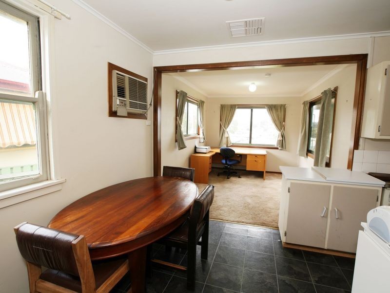 44 Gilmore Avenue, Mount Austin NSW 2650