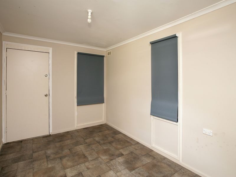 11 Oliver Place, Tolland NSW 2650