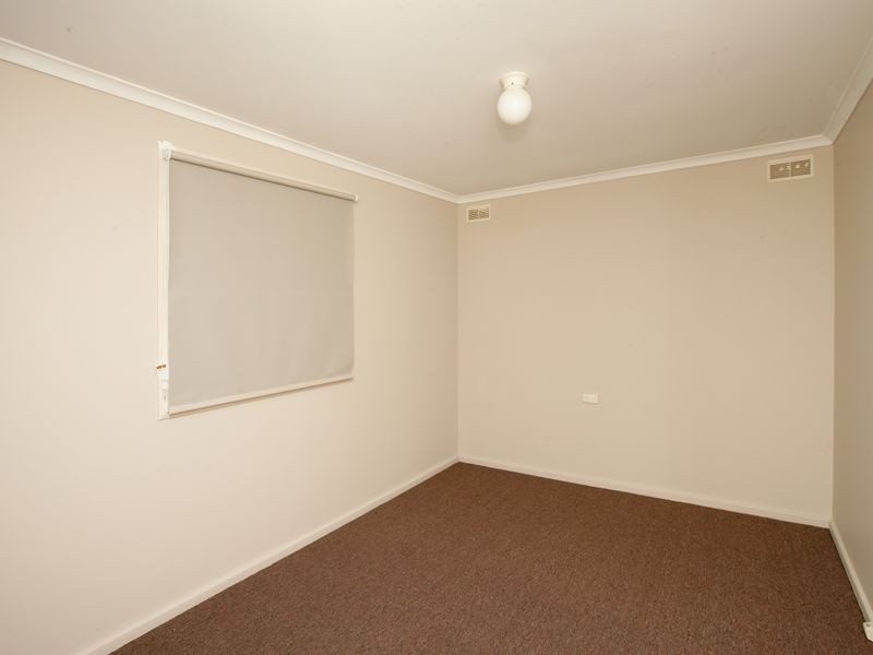 11 Oliver Place, Tolland NSW 2650