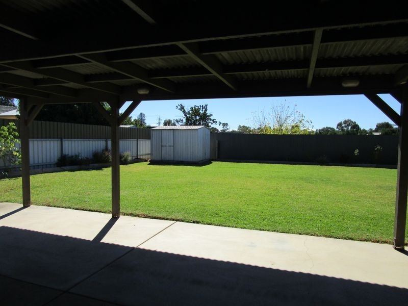 3 Grevillea Crescent, Lake Albert NSW 2650