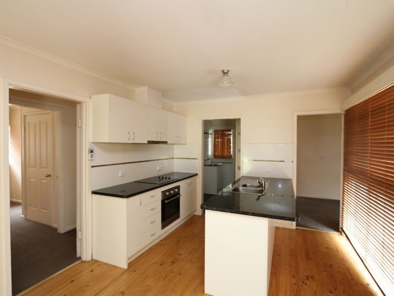 52 Ziegler Avenue, Kooringal NSW 2650