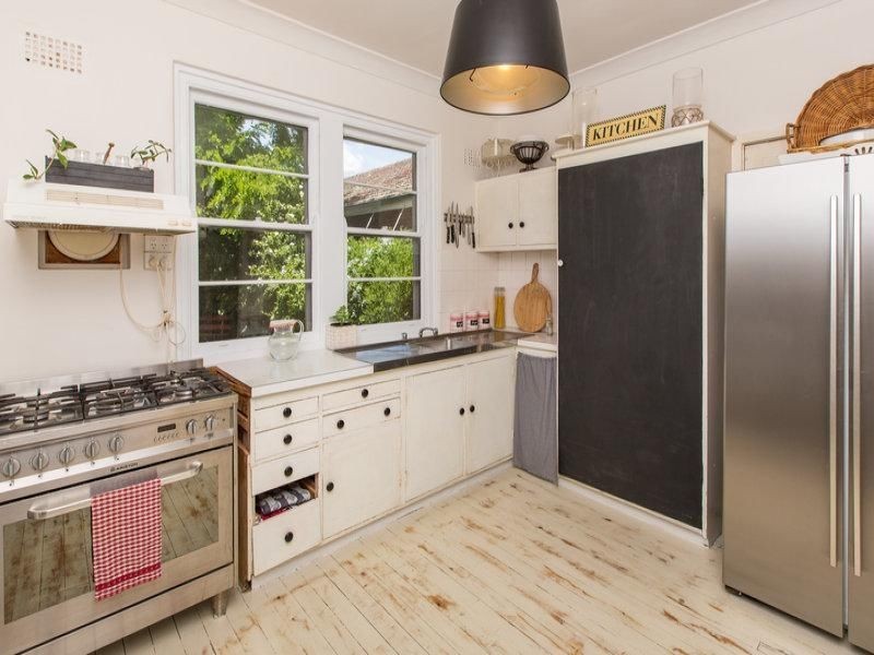 70 The Esplanade, Wagga Wagga NSW 2650