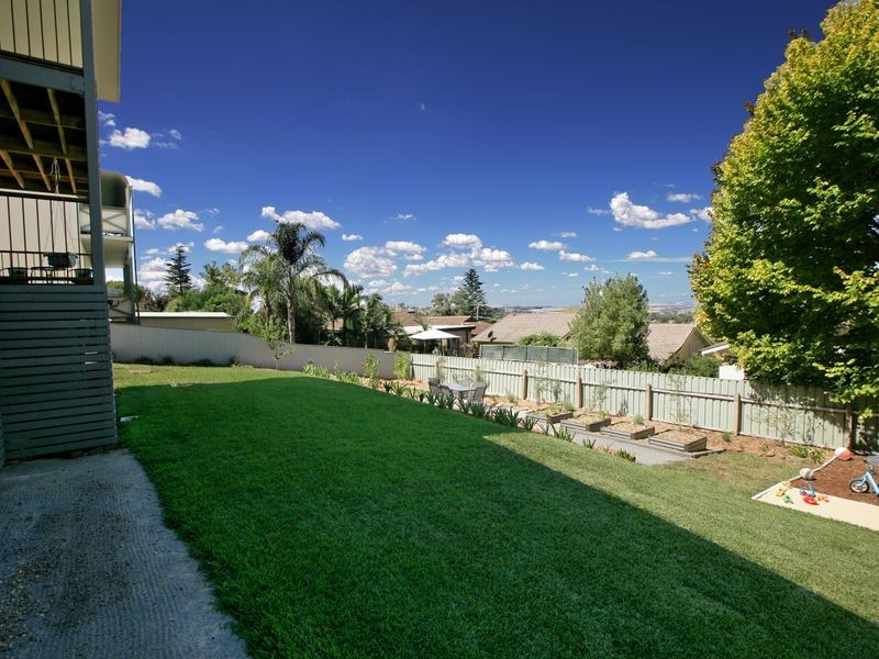 9 Bellevue Parade, Kooringal NSW 2650