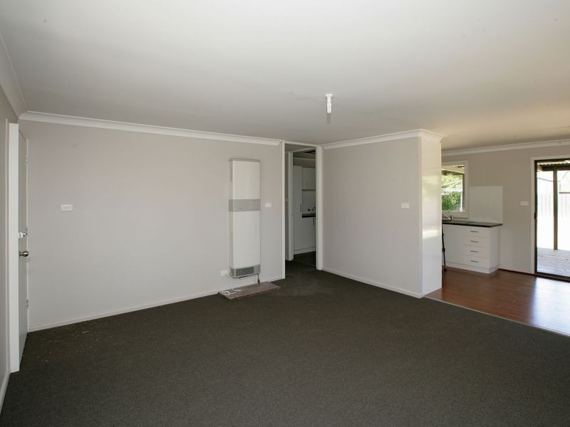 152 Raye Street, Tolland NSW 2650