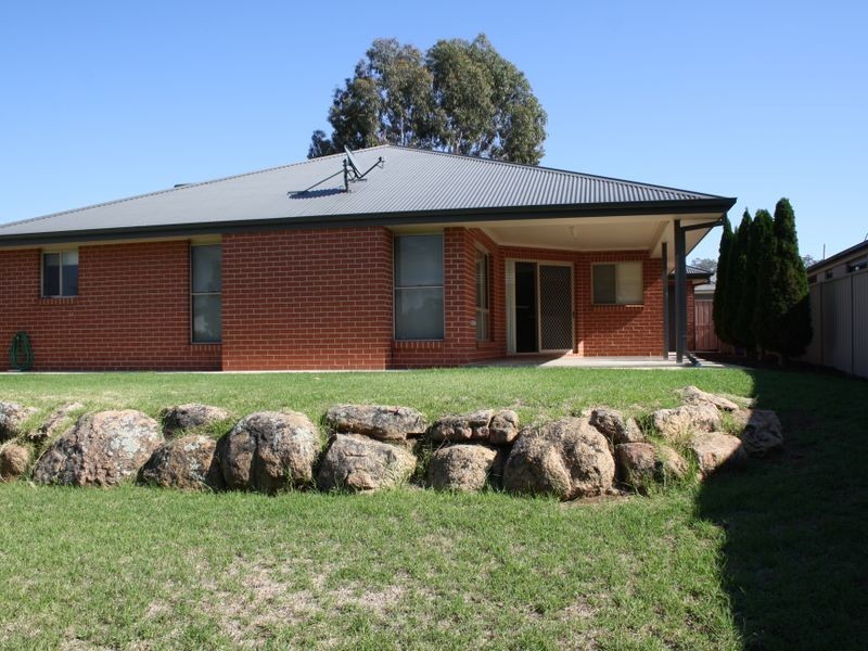 27 Wellington Avenue, Tatton NSW 2650