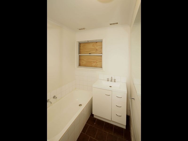 6 Lalor Place, Tolland NSW 2650