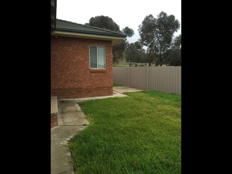 1/8 Keane Place, Alfredtown NSW 2650