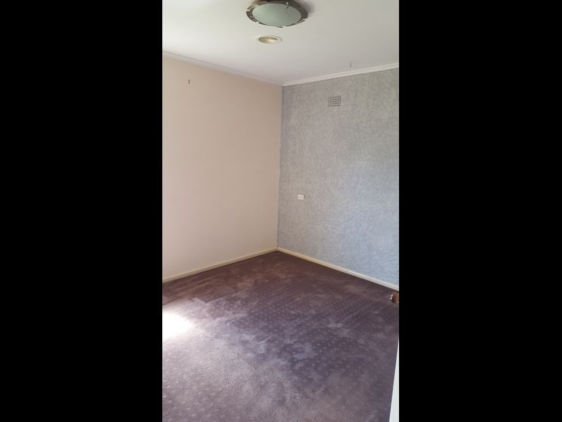 32 Gilmore Avenue, Mount Austin NSW 2650