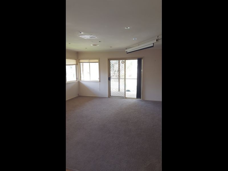 32 Gilmore Avenue, Mount Austin NSW 2650