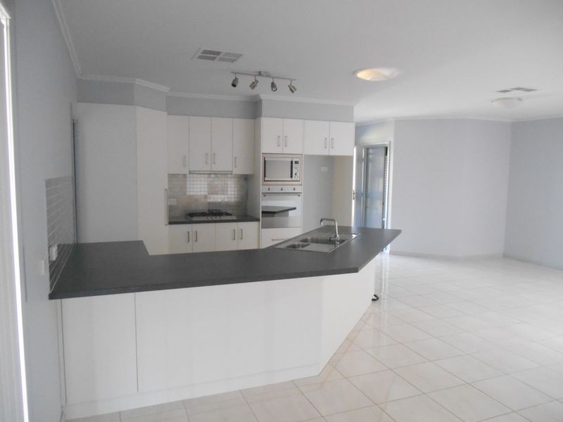 28 Deakin Avenue, Lloyd NSW 2650