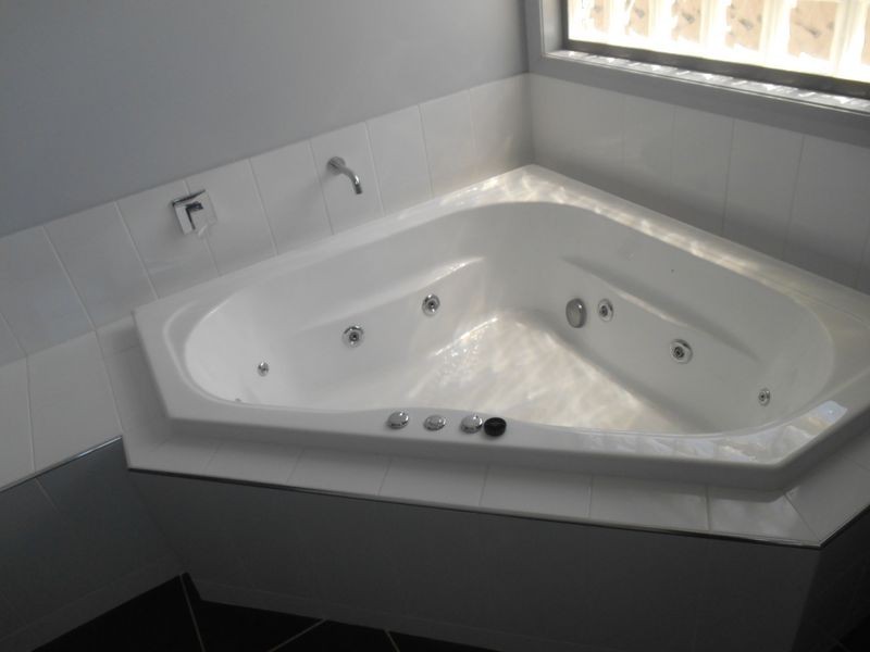 28 Deakin Avenue, Lloyd NSW 2650