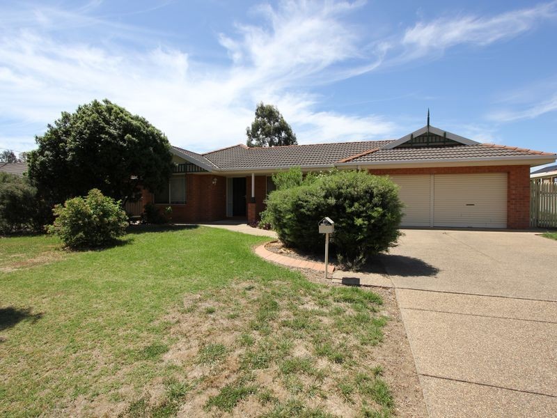 35 Lansdowne Avenue, Lake Albert NSW 2650