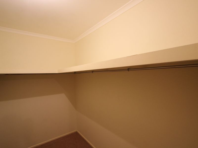 35 Lansdowne Avenue, Lake Albert NSW 2650