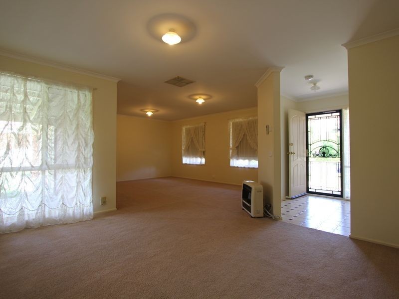 35 Lansdowne Avenue, Lake Albert NSW 2650