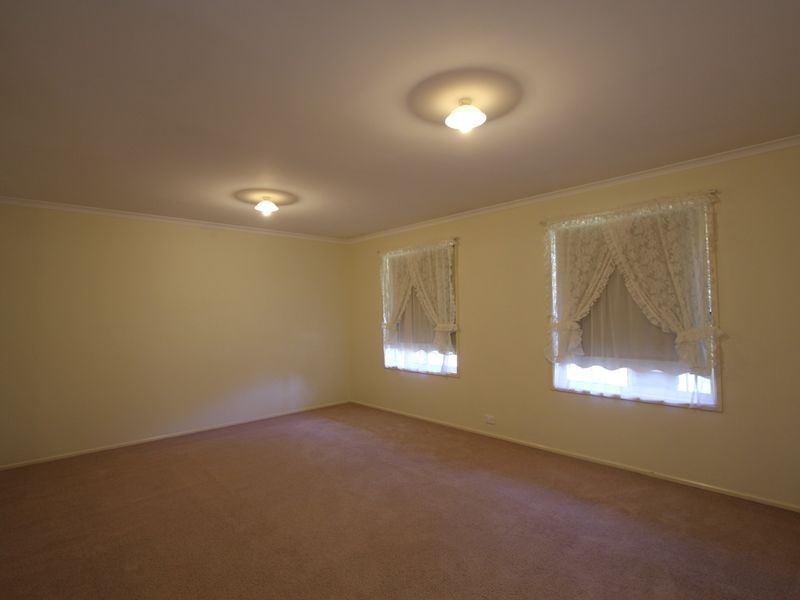 35 Lansdowne Avenue, Lake Albert NSW 2650