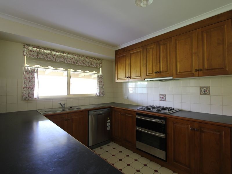 35 Lansdowne Avenue, Lake Albert NSW 2650