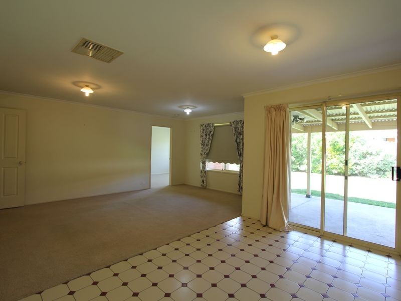 35 Lansdowne Avenue, Lake Albert NSW 2650