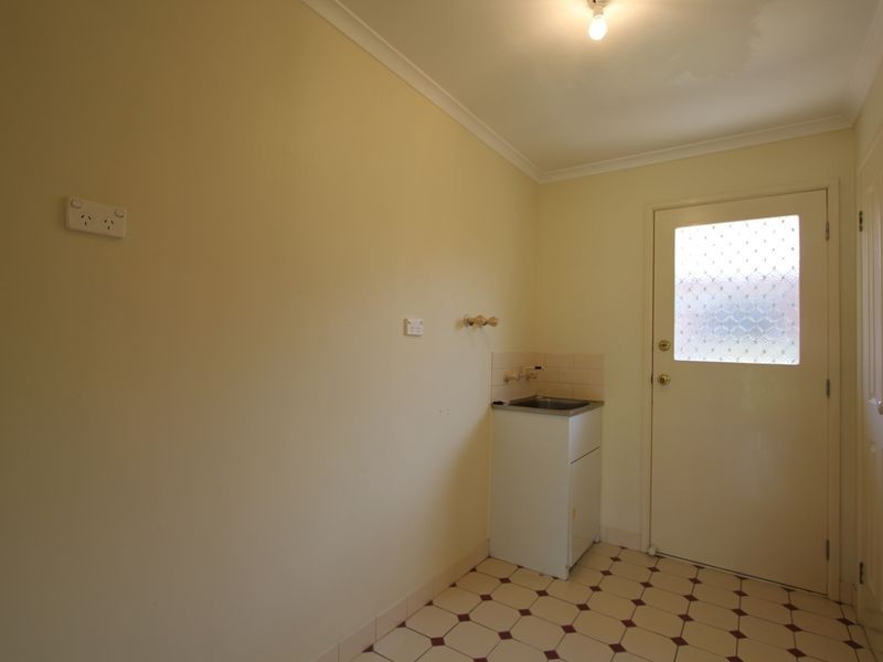 35 Lansdowne Avenue, Lake Albert NSW 2650