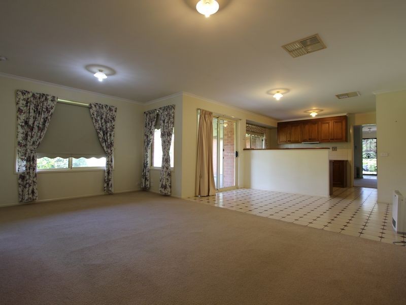 35 Lansdowne Avenue, Lake Albert NSW 2650