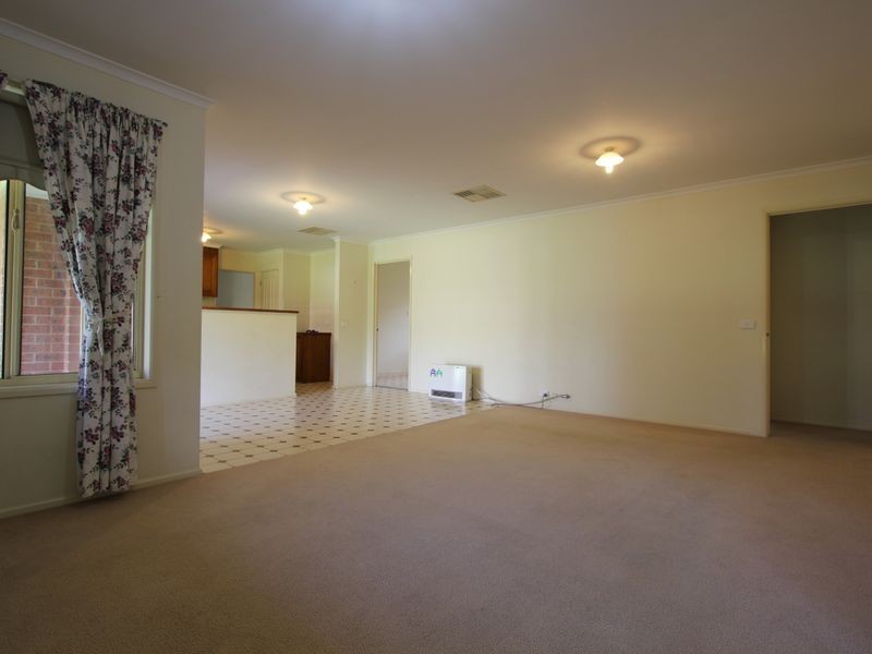 35 Lansdowne Avenue, Lake Albert NSW 2650