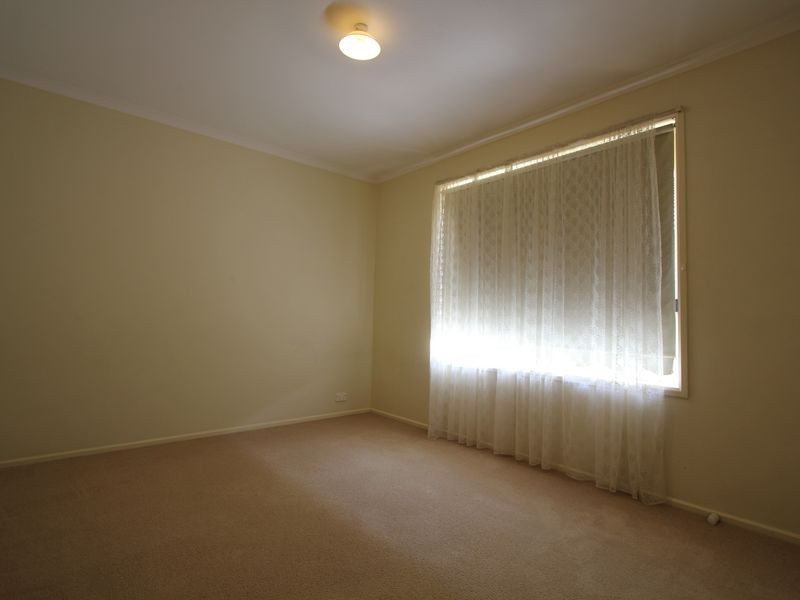 35 Lansdowne Avenue, Lake Albert NSW 2650