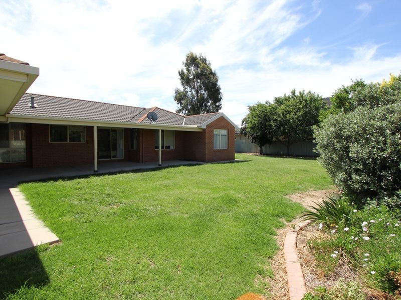 35 Lansdowne Avenue, Lake Albert NSW 2650