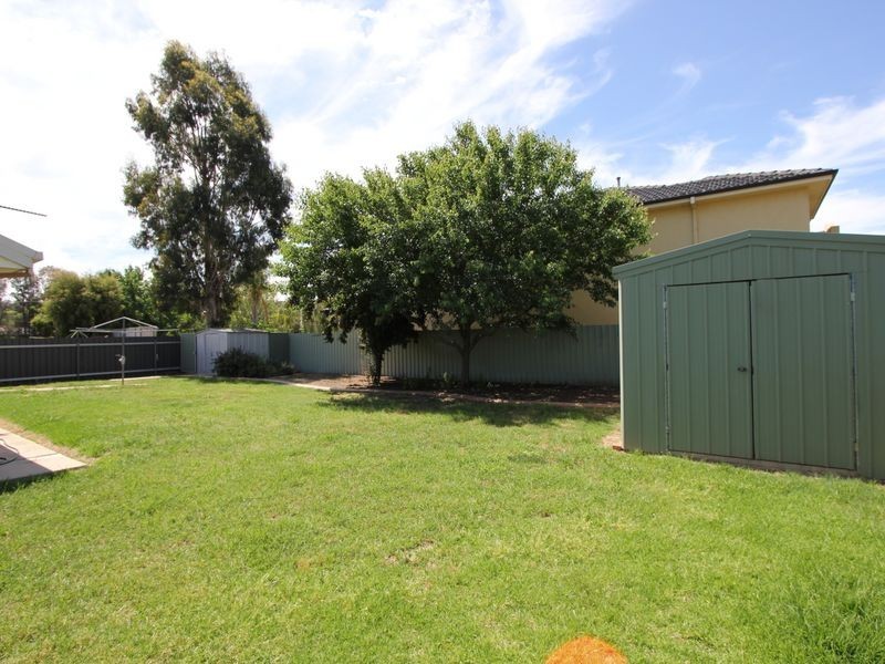 35 Lansdowne Avenue, Lake Albert NSW 2650