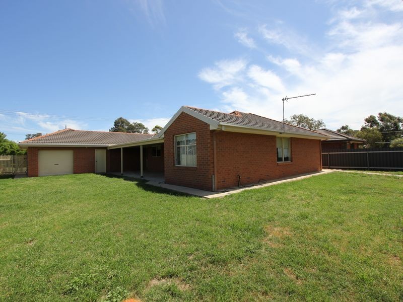 35 Lansdowne Avenue, Lake Albert NSW 2650