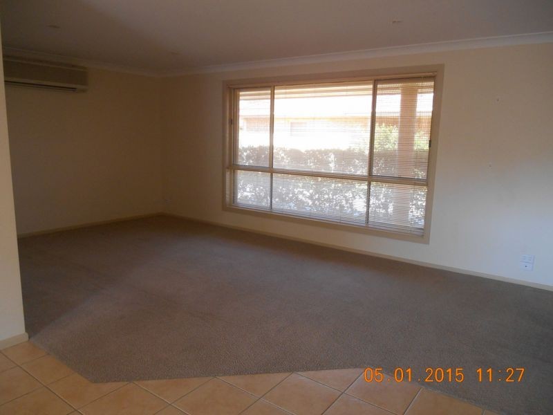 2/9 Inglis Street, Lake Albert NSW 2650