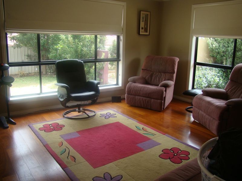 4 Yeomans Place, Kooringal NSW 2650