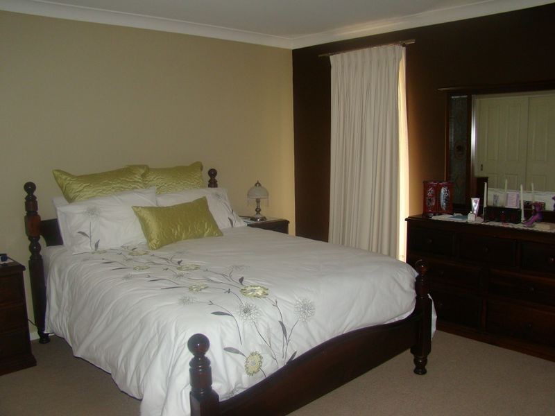 4 Yeomans Place, Kooringal NSW 2650