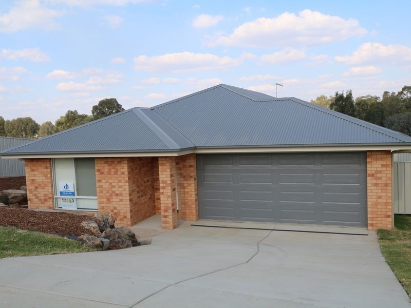 17 Sunvale Crescent, Estella NSW 2650