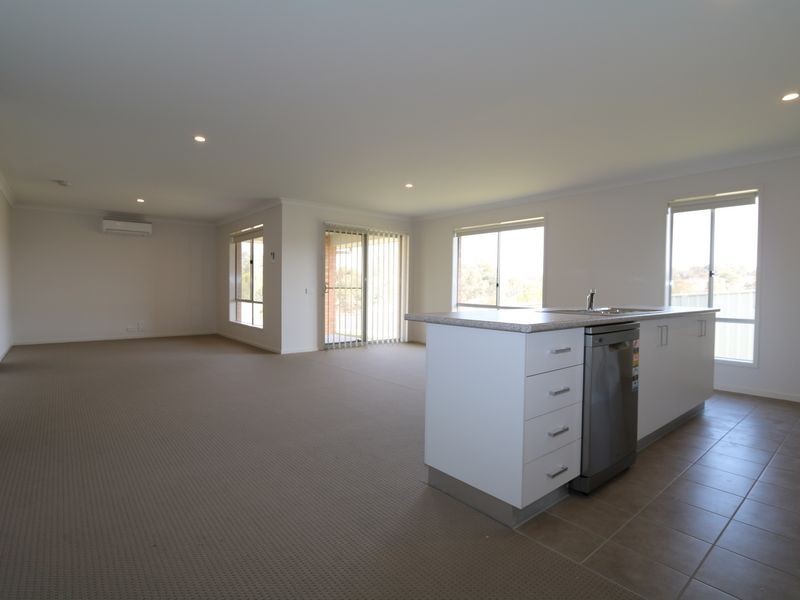17 Sunvale Crescent, Estella NSW 2650