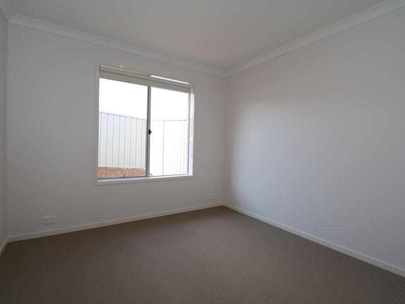 17 Sunvale Crescent, Estella NSW 2650