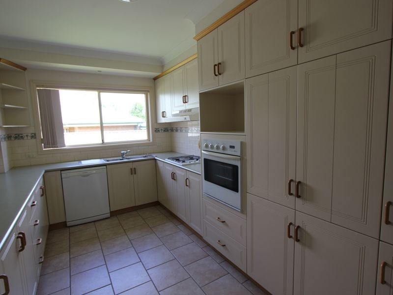 13 Lachlan Place, Tatton NSW 2650