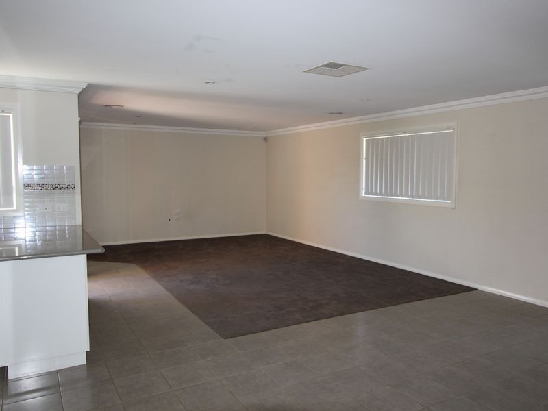 2/24 Dove Street, Mount Austin NSW 2650