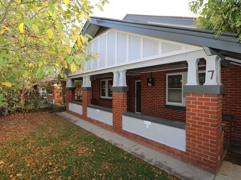 7 Erin Street, Turvey Park NSW 2650
