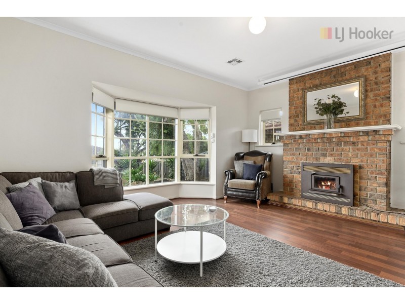 39 Rogana Crescent, Hallett Cove SA 5158