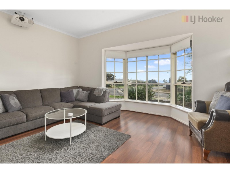 39 Rogana Crescent, Hallett Cove SA 5158