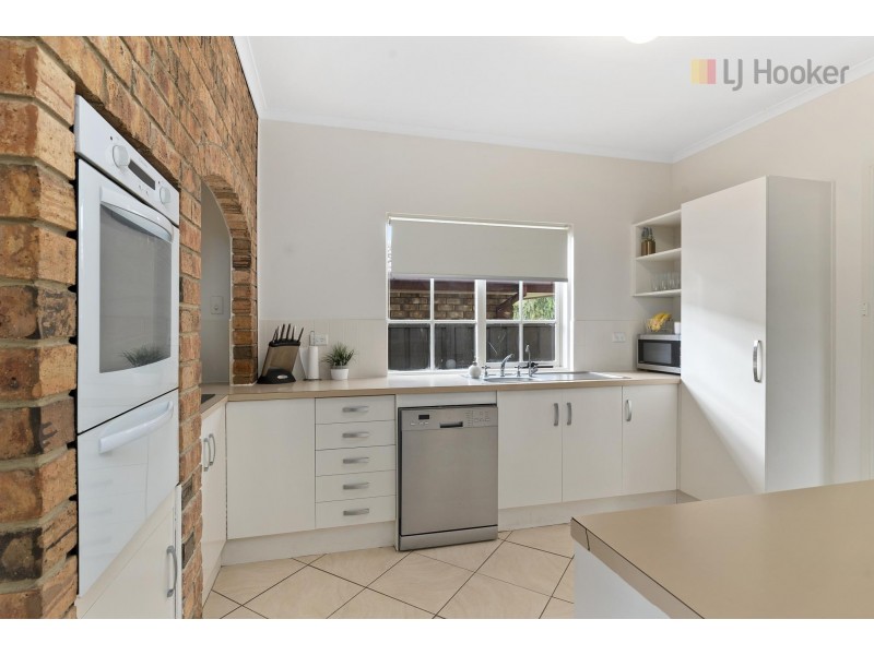 39 Rogana Crescent, Hallett Cove SA 5158