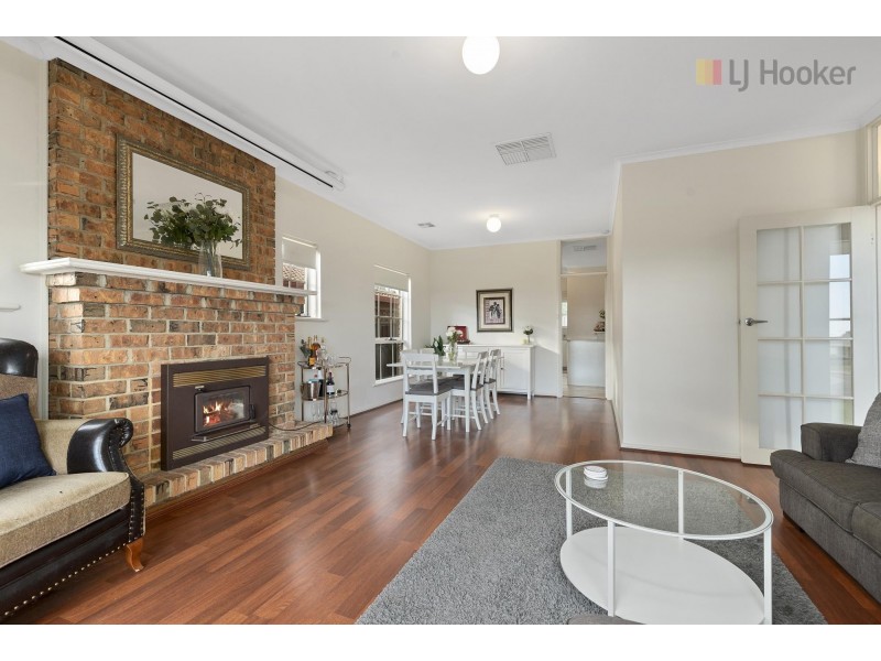 39 Rogana Crescent, Hallett Cove SA 5158