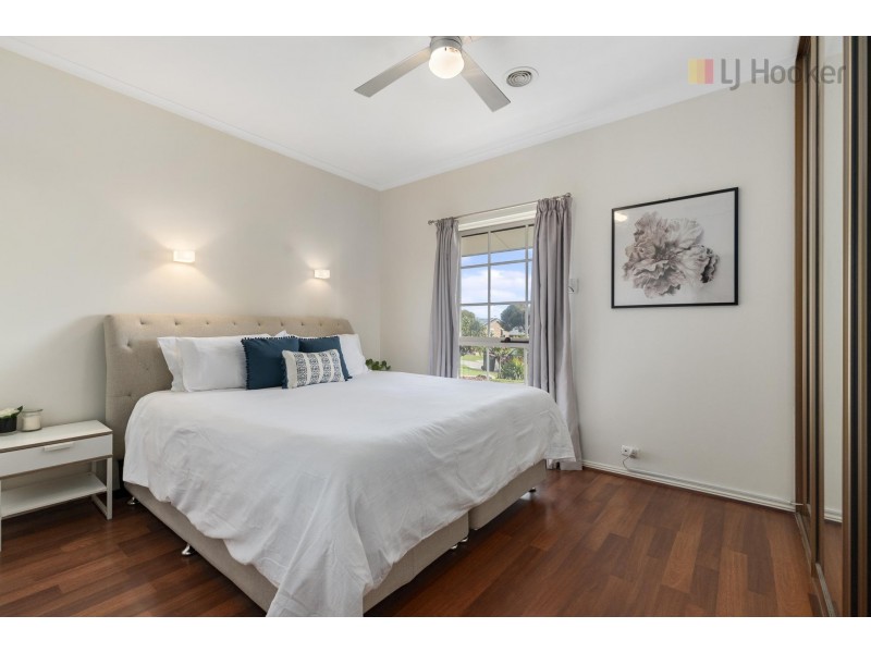 39 Rogana Crescent, Hallett Cove SA 5158